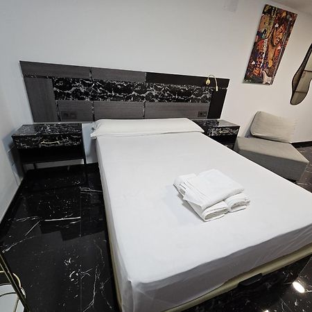 Apartamentos Benidorm Black Eksteriør billede